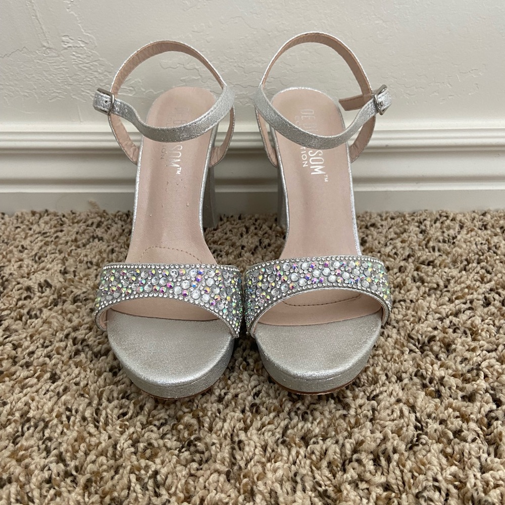 De Blossom Heels. Size 6 1/2